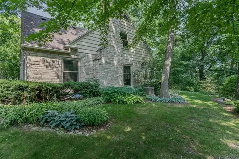 Exterior - 1520 Oakcrest Ct, Appleton, WI 54914 photo 8 of 13
