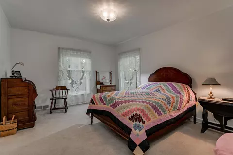 Bedroom - 1520 Oakcrest Ct, Appleton, WI 54914 photo 1 of 9