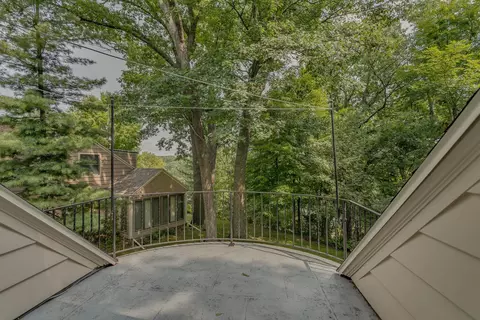 Exterior - 1520 Oakcrest Ct, Appleton, WI 54914 photo 6 of 13