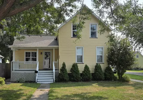 1040 Blaine St, Marinette, WI 54143