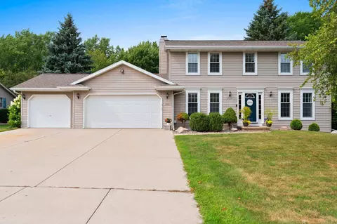 2906 Sunray Ln, Green Bay, WI 54313