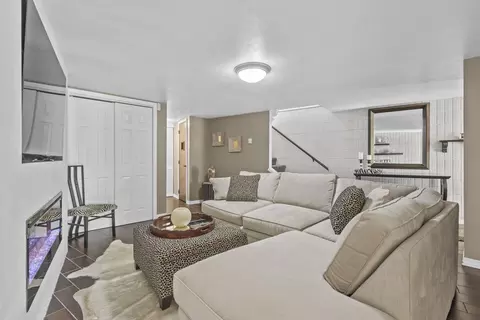 Living - 4545 W Pine St #E, Appleton, WI 54914 photo 6 of 8