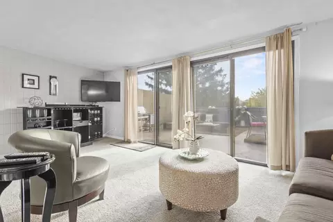 Living - 4545 W Pine St #E, Appleton, WI 54914 photo 2 of 8