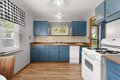 Kitchen - 1818 E College Ave, Appleton, WI 54915 photo 2 of 3