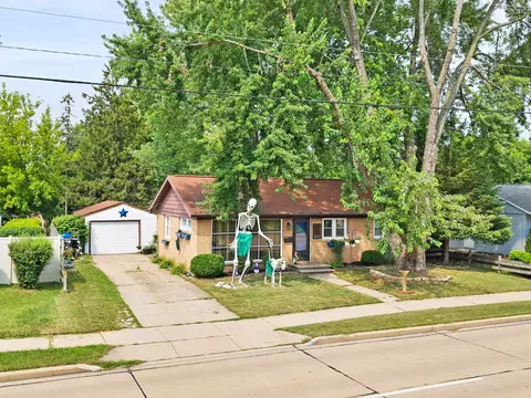 Exterior - 1818 E College Ave, Appleton, WI 54915 photo 9 of 10