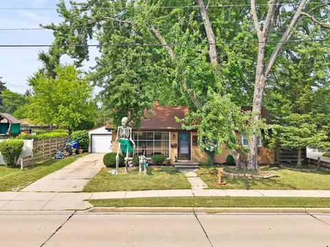 Exterior - 1818 E College Ave, Appleton, WI 54915 photo 10 of 10
