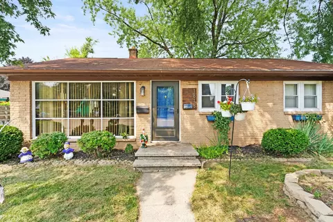 Exterior - 1818 E College Ave, Appleton, WI 54915 photo 4 of 10