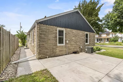Exterior - 413 E Grant St, Appleton, WI 54911 photo 4 of 4