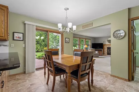 Dining - 33 Pheasant Ct, Appleton, WI 54915 photo 4 of 4