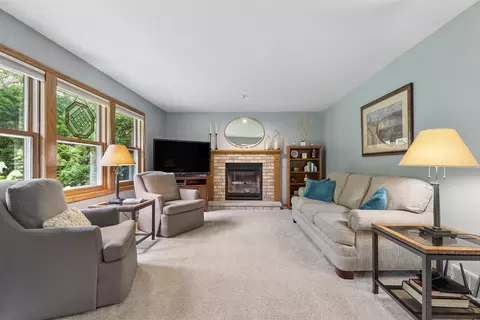 Living - 33 Pheasant Ct, Appleton, WI 54915 photo 5 of 6