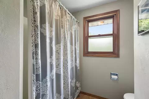 Bath - 33 Pheasant Ct, Appleton, WI 54915 photo 5 of 5