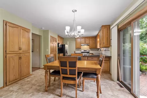 Dining - 33 Pheasant Ct, Appleton, WI 54915 photo 3 of 4