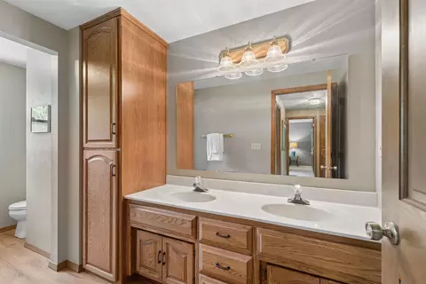 Bath - 33 Pheasant Ct, Appleton, WI 54915 photo 4 of 5