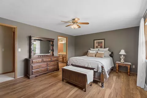Bedroom - 33 Pheasant Ct, Appleton, WI 54915 photo 2 of 9