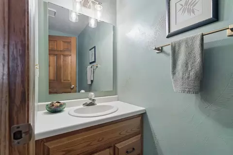 Bath - 33 Pheasant Ct, Appleton, WI 54915 photo 1 of 5