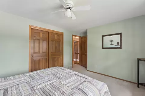 Bedroom - 33 Pheasant Ct, Appleton, WI 54915 photo 7 of 9