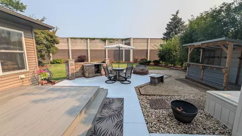 Exterior - 300 E James St, Appleton, WI 54915 photo 3 of 10