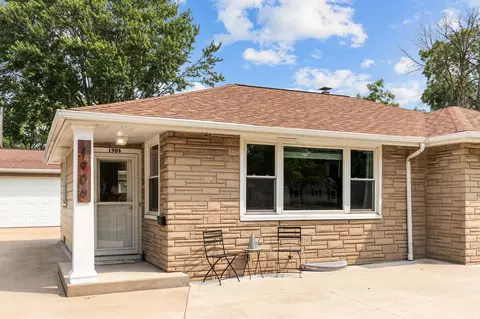 Exterior - 1906 S Memorial Dr, Appleton, WI 54915 photo 2 of 9