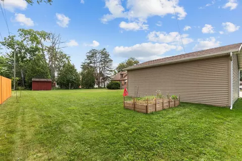 Exterior - 1906 S Memorial Dr, Appleton, WI 54915 photo 7 of 9