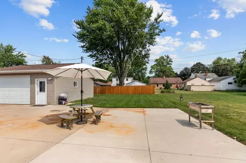 Exterior - 1906 S Memorial Dr, Appleton, WI 54915 photo 4 of 9