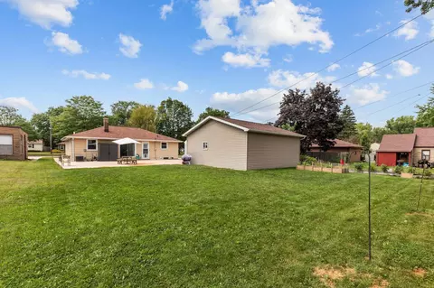 Exterior - 1906 S Memorial Dr, Appleton, WI 54915 photo 8 of 9