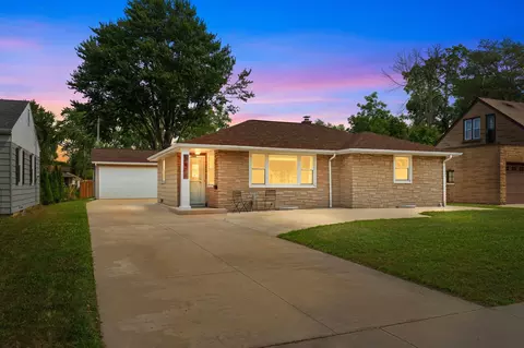 Exterior - 1906 S Memorial Dr, Appleton, WI 54915 photo 9 of 9