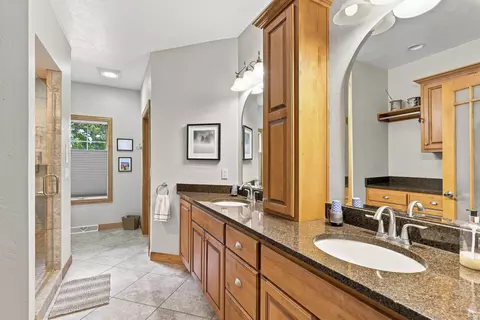 Bath - 4704 Timber Row, Appleton, WI 54913 photo 1 of 5