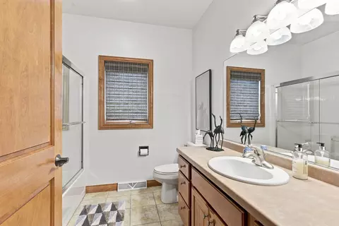 Bath - 4704 Timber Row, Appleton, WI 54913 photo 3 of 5