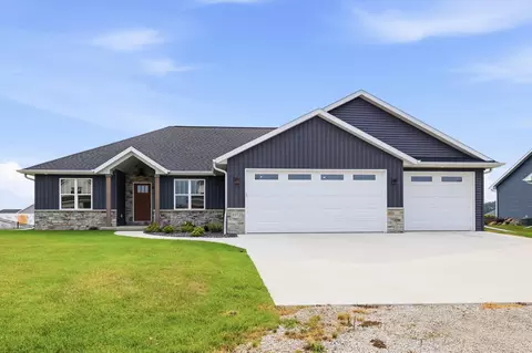 8372 St Norbert Dr, Neenah, WI 54956