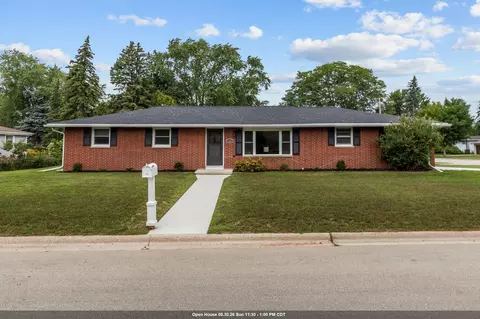 1520 Careful Dr, Green Bay, WI 54304