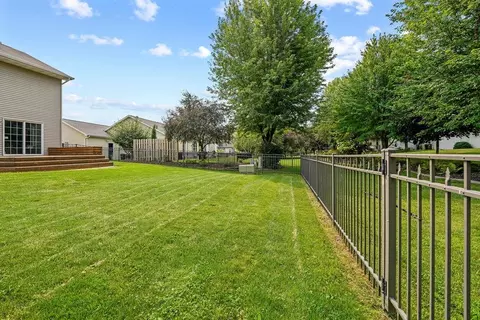 Exterior - 4111 N Trailway Ln, Appleton, WI 54913 photo 3 of 9