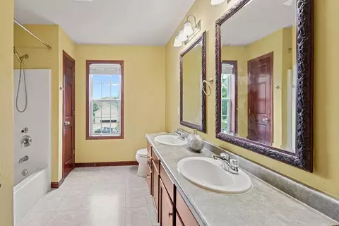 Bath - 4111 N Trailway Ln, Appleton, WI 54913 photo 4 of 4