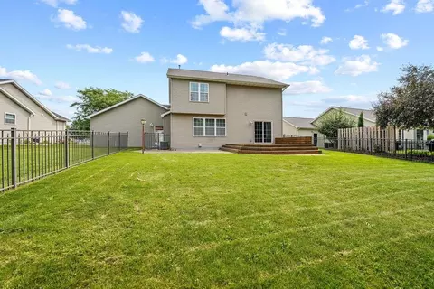Exterior - 4111 N Trailway Ln, Appleton, WI 54913 photo 2 of 9