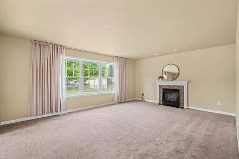 Living - 4111 N Trailway Ln, Appleton, WI 54913 photo 3 of 5