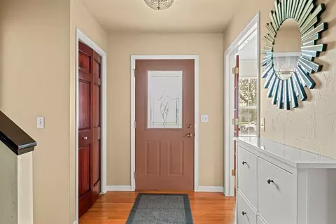Entry Way - 4111 N Trailway Ln, Appleton, WI 54913 photo 2 of 7