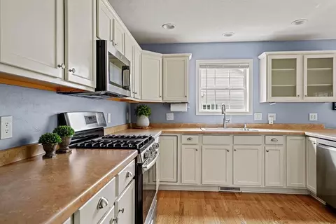 Kitchen - 4111 N Trailway Ln, Appleton, WI 54913 photo 2 of 4
