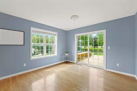 Living - 4111 N Trailway Ln, Appleton, WI 54913 photo 2 of 5