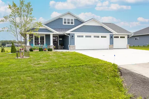 1712 Addie Pkwy, Oshkosh, WI 54904