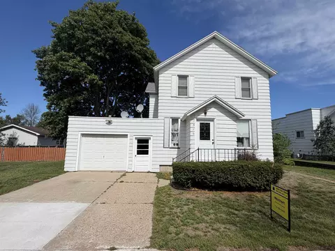 1516 Sherman St, Marinette, WI 54143
