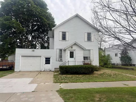 1516 Sherman St, Marinette, WI 54143