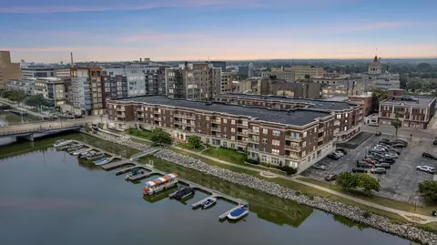 118 S Washington St #203B, Green Bay, WI 54301