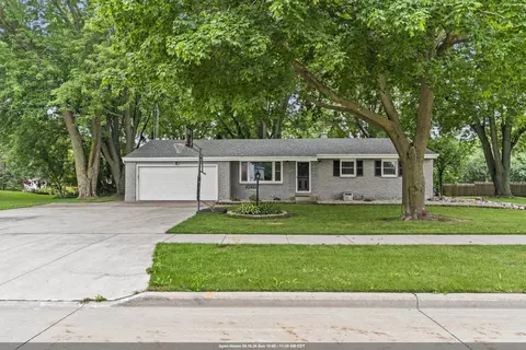 2899 W 9th Ave, Oshkosh, WI 54904