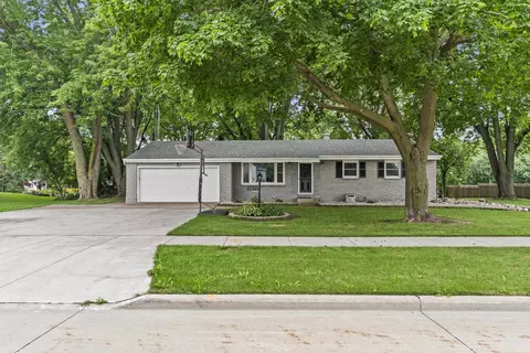2899 W 9th Ave, Oshkosh, WI 54904