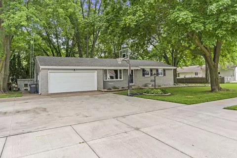 2899 W 9th Ave, Oshkosh, WI 54904