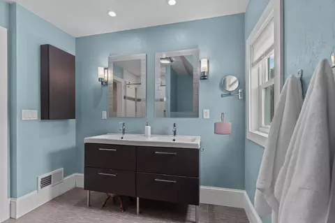 Bath - 414 E Spring St, Appleton, WI 54911 photo 3 of 4