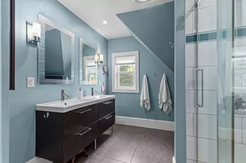 Bath - 414 E Spring St, Appleton, WI 54911 photo 2 of 4