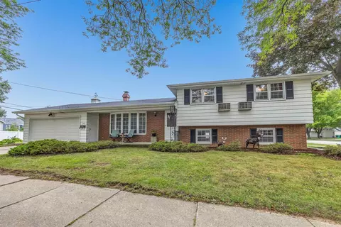 1383 Minahan St, Green Bay, WI 54304