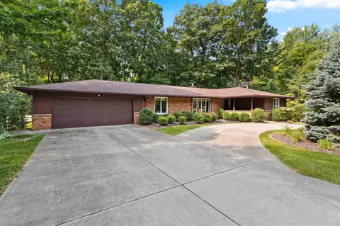2450 Hillside Ln, Green Bay, WI 54302