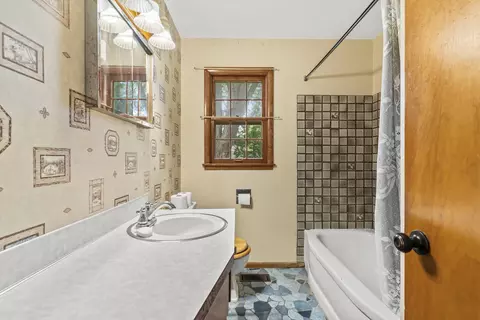 Bath - 1905 N Alexander St, Appleton, WI 54911 photo 1 of 1