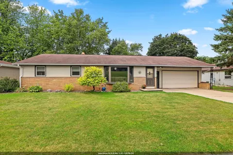 374 Skyline Blvd, Green Bay, WI 54302